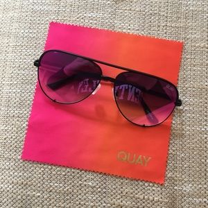 Never worn Quay customized high key aviators!